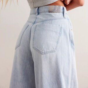 We The Free CRVY Gia Wide-Leg Jeans Size 26